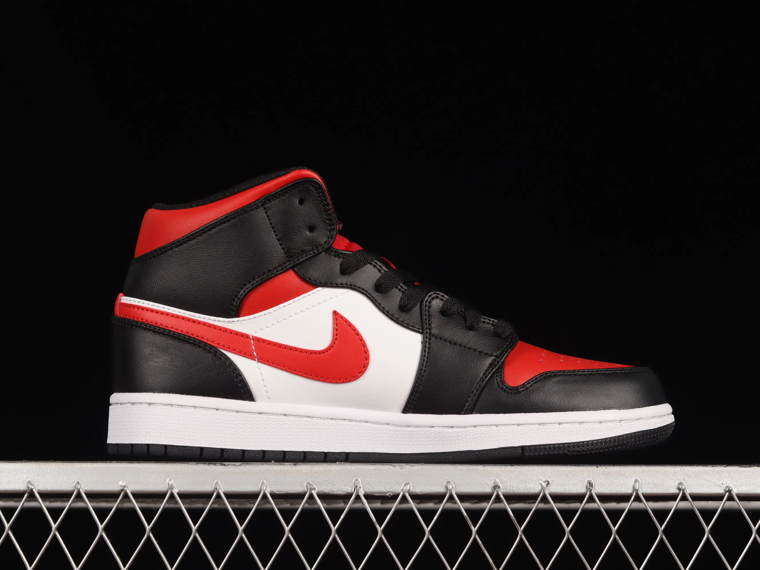 All categories Air Jordan Jordan series basketball shoes Air Jordan 1 Mid Air Jordan 1 Mid AJ1 Joe 1 black and white mid-top basketball shoes 554724-079